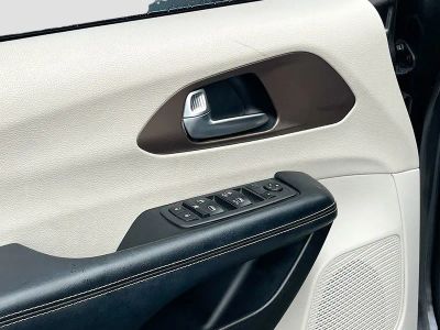 2020 Chrysler Voyager — photo 17 view