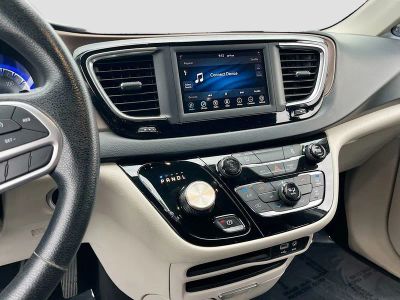 2020 Chrysler Voyager — photo 14 view