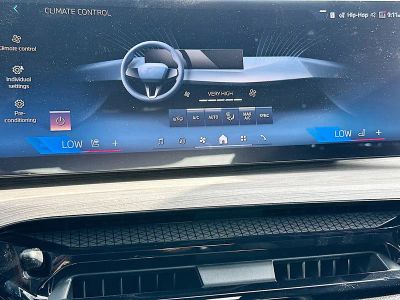 2026 BMW 3 Series — photo 13 view