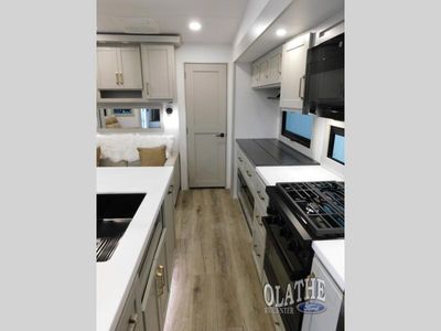 2026 Brinkley Model Z - Photo 8