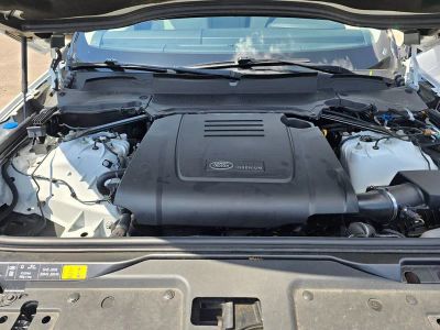 2025 Land Rover Discovery — photo 13 view