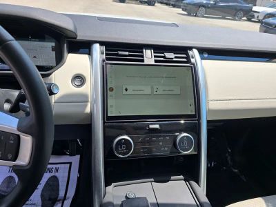 2025 Land Rover Discovery — photo 22 view