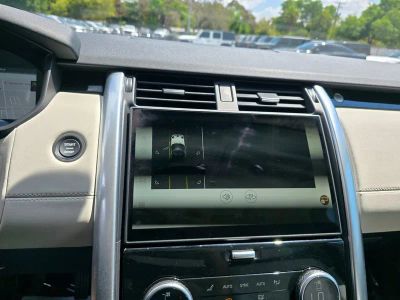 2025 Land Rover Discovery — photo 25 view