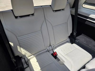 2025 Land Rover Discovery — photo 38 view