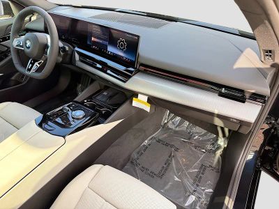 2026 BMW 5 Series — photo 14 view