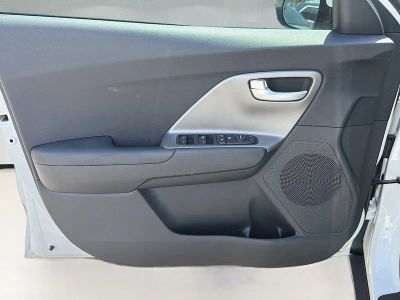 2022 Kia Niro — photo 17 view