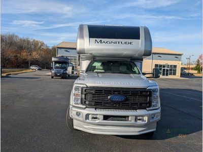 2025 Thor Motor Coach Magnitude - Photo 2