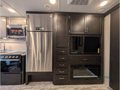 2025 Thor Motor Coach Magnitude - Photo 45