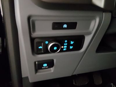 2025 Ford F-150 - Photo 13