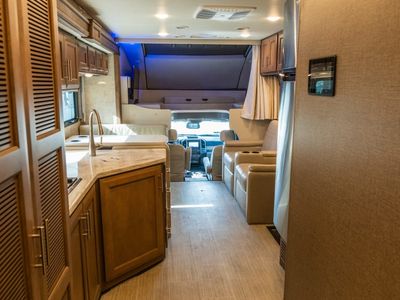 2022 Thor Motor Coach MAGNITUDE - Photo 3