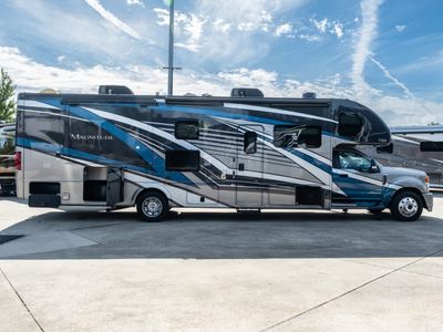 2022 Thor Motor Coach MAGNITUDE - Photo 23