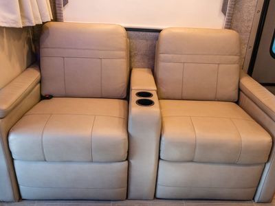 2022 Thor Motor Coach MAGNITUDE - Photo 12