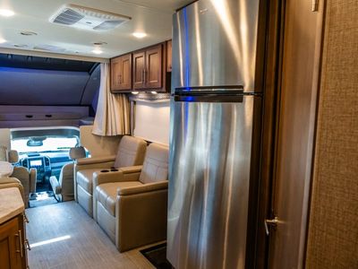 2022 Thor Motor Coach MAGNITUDE - Photo 11