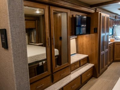 2022 Thor Motor Coach MAGNITUDE - Photo 19