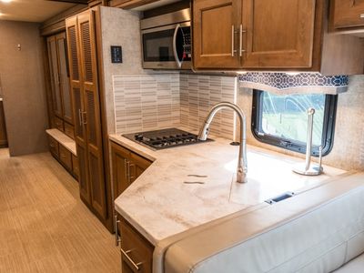 2022 Thor Motor Coach MAGNITUDE - Photo 6