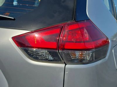 2017 Nissan Rogue — photo 8 view