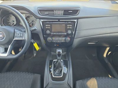2017 Nissan Rogue — photo 11 view