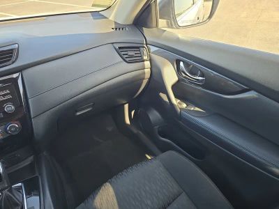 2017 Nissan Rogue — photo 12 view