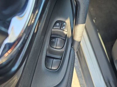 2017 Nissan Rogue — photo 14 view
