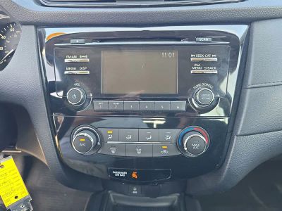 2017 Nissan Rogue — photo 17 view
