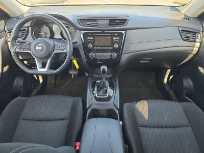 2017 Nissan Rogue — photo 9 view