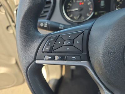 2017 Nissan Rogue — photo 21 view