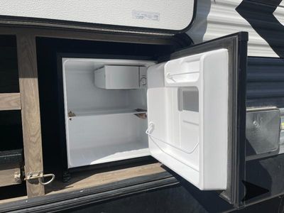 2022 CrossRoads RV Zinger - Photo 12