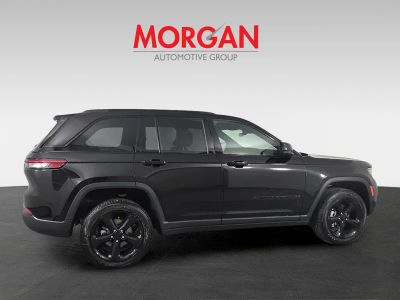 2025 Jeep Grand Cherokee — interior view