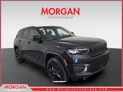 2025 Jeep Grand Cherokee Altitude X in Black — front three-quarter view