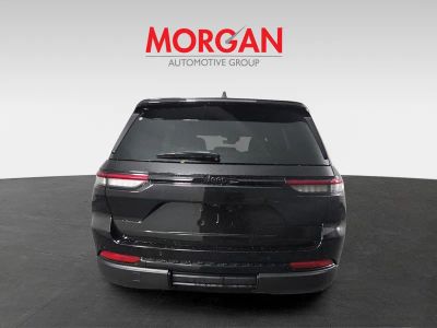 2025 Jeep Grand Cherokee — engine compartment view