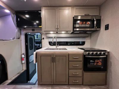 2027 Thor Motor Coach MAGNITUDE GRAND - Photo 10