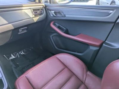 2022 Porsche Macan — photo 14 view