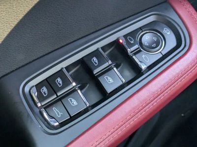 2022 Porsche Macan — photo 19 view