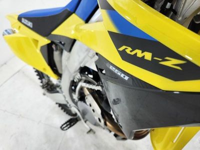 2026 Suzuki RM-Z250 — photo 9 view