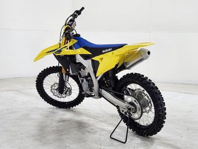 2026 Suzuki RM-Z250 — interior view