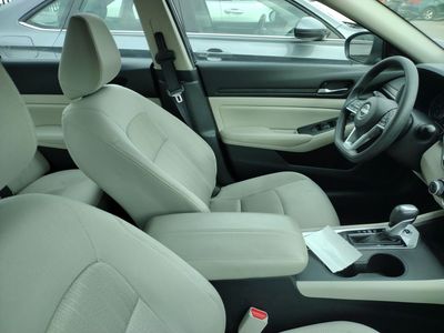 2025 Nissan Altima - Photo 3