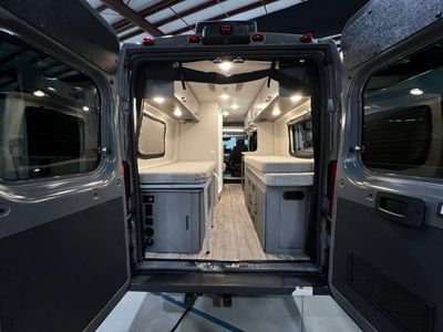 2025 Thor Motor Coach DAZZLE - Photo 2