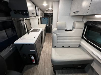 2025 Thor Motor Coach DAZZLE - Photo 6