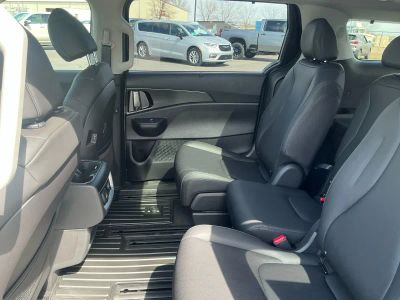 2026 Kia Carnival Hybrid — photo 17 view