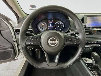 2024 Nissan Altima — photo 9 view