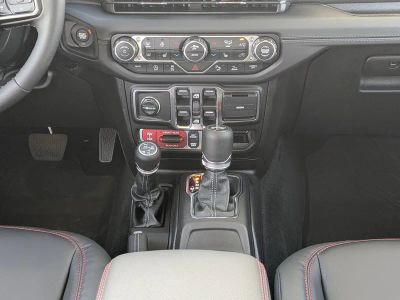 2026 Jeep Wrangler — photo 18 view