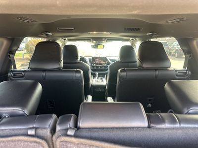 2021 Toyota Highlander - Photo 9