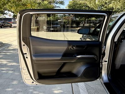 2017 Toyota Tacoma - Photo 19