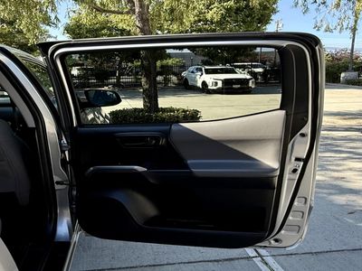 2017 Toyota Tacoma - Photo 20