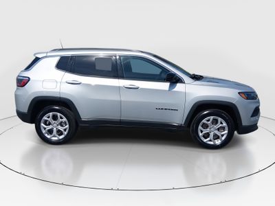 2024 Jeep Compass — photo 8 view