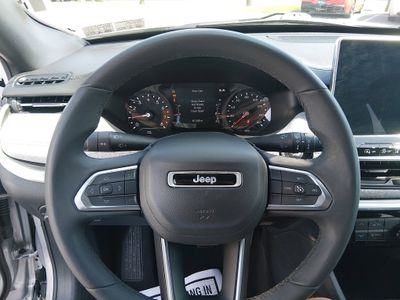 2024 Jeep Compass — photo 14 view