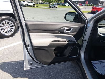 2024 Jeep Compass — photo 13 view