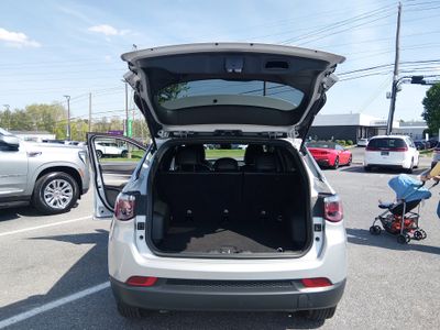 2024 Jeep Compass — photo 11 view