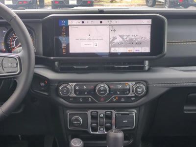 2026 Jeep Gladiator — photo 20 view