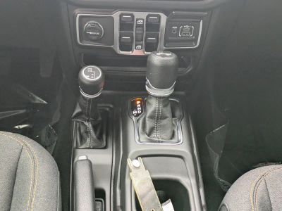 2025 Jeep Wrangler — photo 16 view